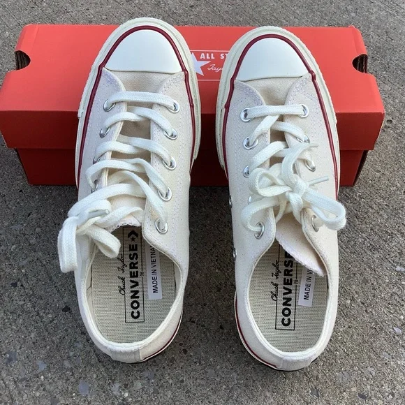 Converse Chuck Taylor- Chuck 70 Canvas-
Parchment/Garnet/Egret NIB- Size 6 - Picture 5 of 11